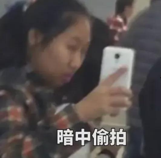 真人插色情表情包,揭秘网络恶搞背后的文化现象